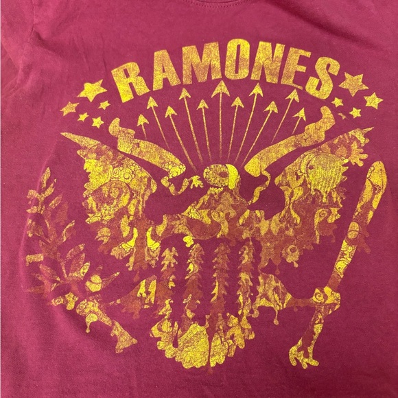 Red Ramones Tee.  Great design. - Picture 4 of 4